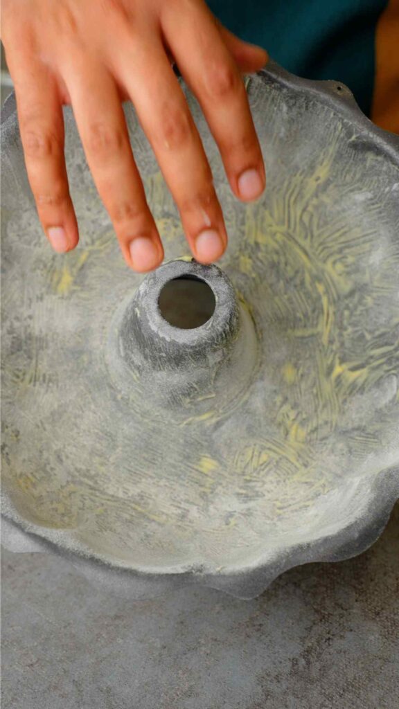greased and floured bundt tin