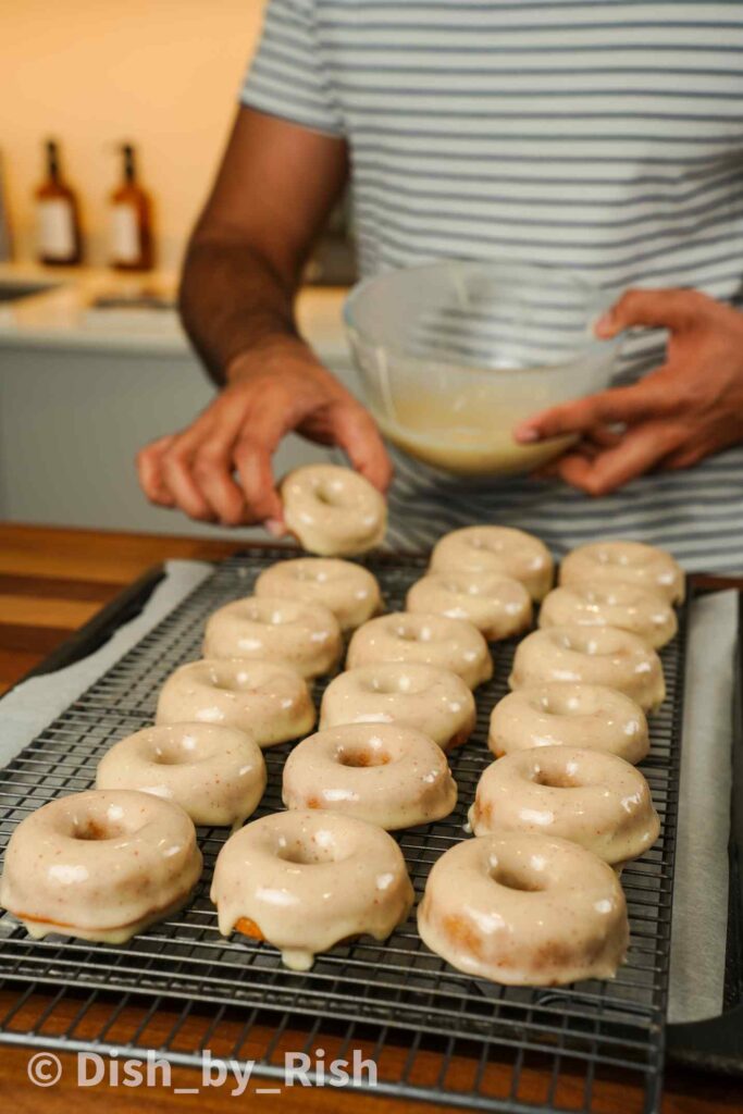 baked pumpkin spice doughnuts