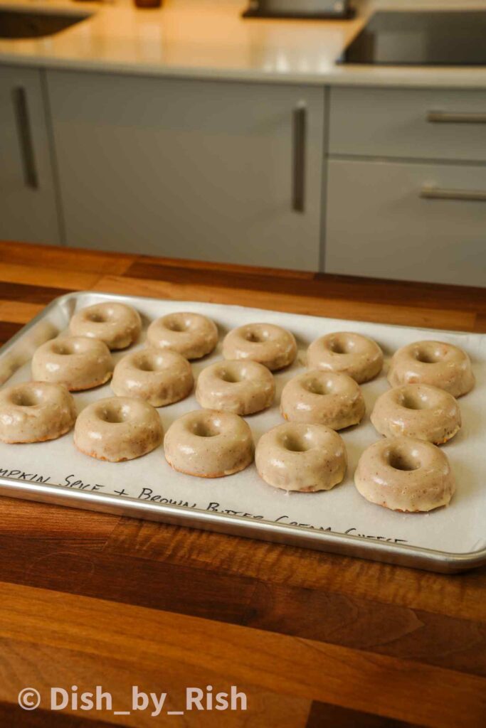 baked pumpkin spice doughnuts