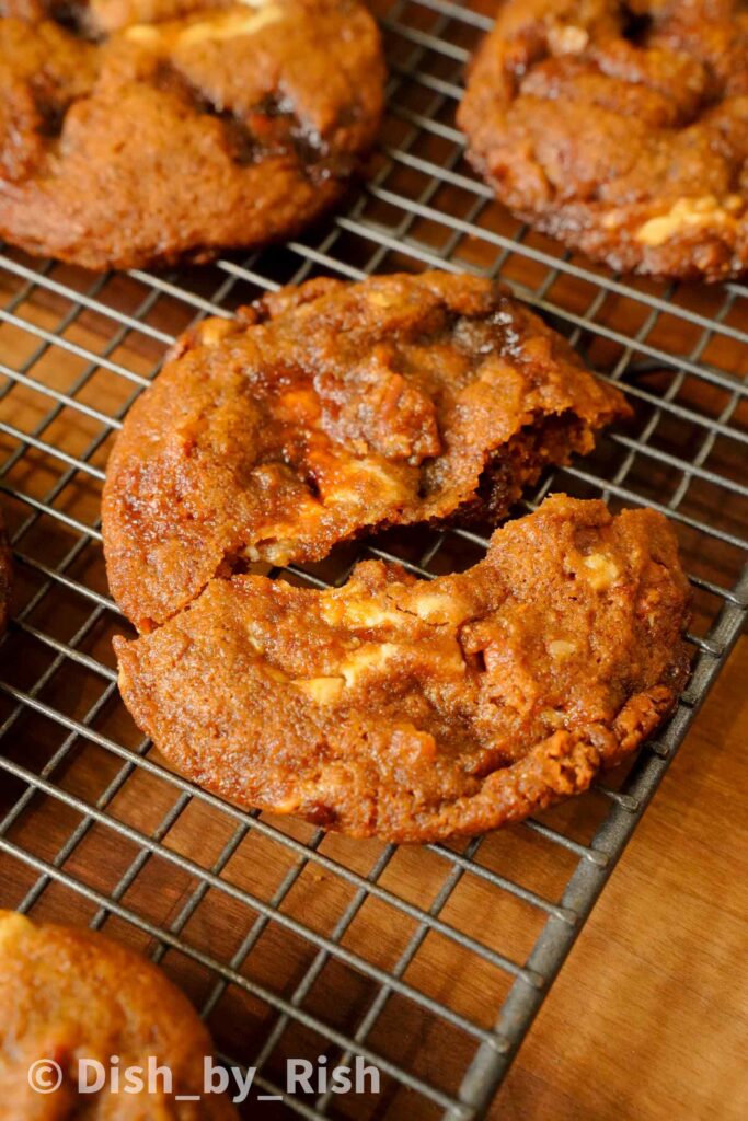pumpkin spice chocolate chip cookies