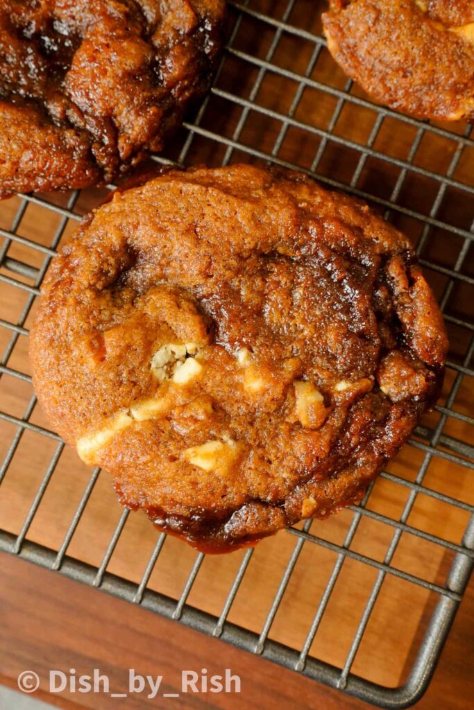 pumpkin spice chocolate chip cookies