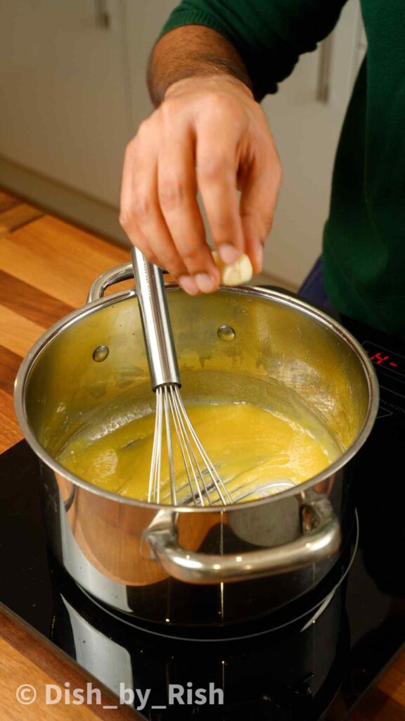 adding garlic to roux